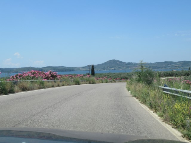 Mooie weg langs de zee bij Messalonghi